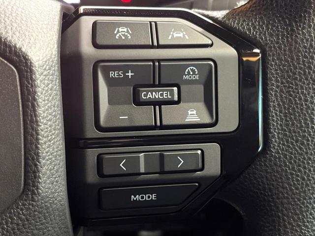 ランドクルーザー250 GX 4WD 全周囲カメラ 衝突被害軽減システム レーダークルーズ 禁煙車 コーナーセンサー LEDヘッド オートハイビーム 車線逸脱警報 オートライト デュアルエアコン 純正18インチAW ETC(5枚目)