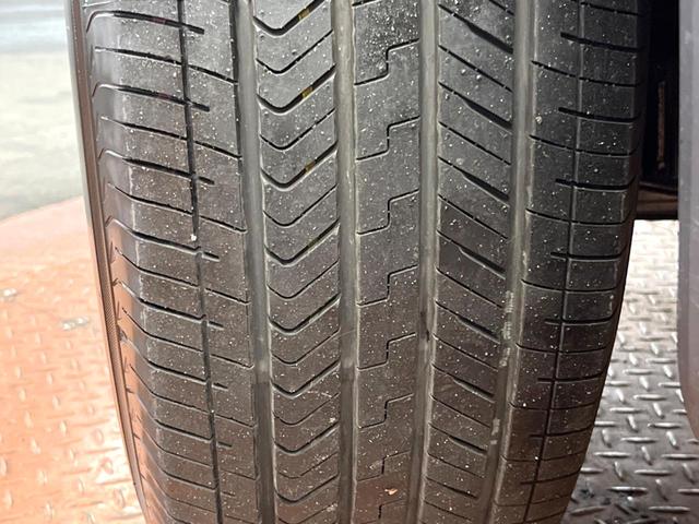 ランドクルーザー250 GX 4WD 全周囲カメラ 衝突被害軽減システム レーダークルーズ 禁煙車 コーナーセンサー LEDヘッド オートハイビーム 車線逸脱警報 オートライト デュアルエアコン 純正18インチAW ETC(21枚目)