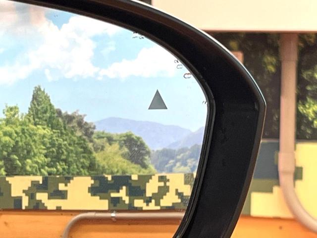 アウトランダーPHEV P 禁煙車 4WD 7人乗り 純正12型ナビ 全周囲カメラ マイパイロット ブラインドスポットモニター 電動リアゲート 黒革 全席シートヒーター メモリーシート LEDヘッド ステアリングヒーター ETC(7枚目)