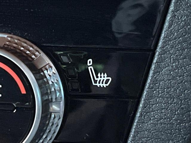 アウトランダーPHEV P 禁煙車 4WD 7人乗り 純正12型ナビ 全周囲カメラ マイパイロット ブラインドスポットモニター 電動リアゲート 黒革 全席シートヒーター メモリーシート LEDヘッド ステアリングヒーター ETC(10枚目)