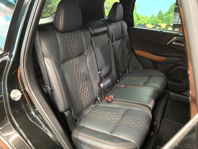 アウトランダーPHEV P 禁煙車 4WD 7人乗り 純正12型ナビ 全周囲カメラ マイパイロット ブラインドスポットモニター 電動リアゲート 黒革 全席シートヒーター メモリーシート LEDヘッド ステアリングヒーター ETC(12枚目)