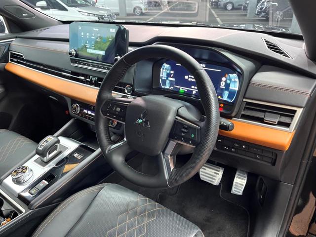 アウトランダーPHEV P 禁煙車 4WD 7人乗り 純正12型ナビ 全周囲カメラ マイパイロット ブラインドスポットモニター 電動リアゲート 黒革 全席シートヒーター メモリーシート LEDヘッド ステアリングヒーター ETC(22枚目)