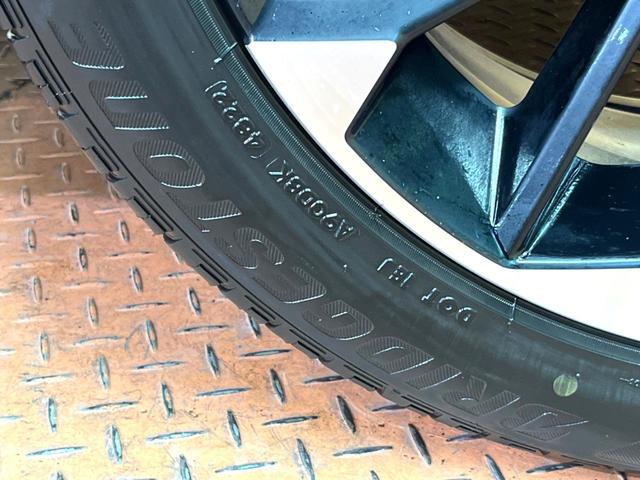 アウトランダーPHEV P 禁煙車 4WD 7人乗り 純正12型ナビ 全周囲カメラ マイパイロット ブラインドスポットモニター 電動リアゲート 黒革 全席シートヒーター メモリーシート LEDヘッド ステアリングヒーター ETC(33枚目)