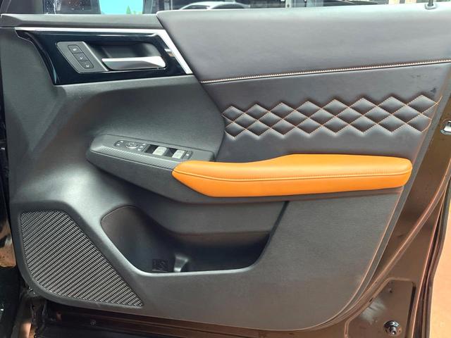 アウトランダーPHEV P 禁煙車 4WD 7人乗り 純正12型ナビ 全周囲カメラ マイパイロット ブラインドスポットモニター 電動リアゲート 黒革 全席シートヒーター メモリーシート LEDヘッド ステアリングヒーター ETC(35枚目)