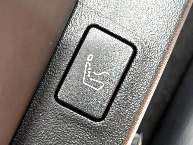 アウトランダーPHEV P 禁煙車 4WD 7人乗り 純正12型ナビ 全周囲カメラ マイパイロット ブラインドスポットモニター 電動リアゲート 黒革 全席シートヒーター メモリーシート LEDヘッド ステアリングヒーター ETC(38枚目)