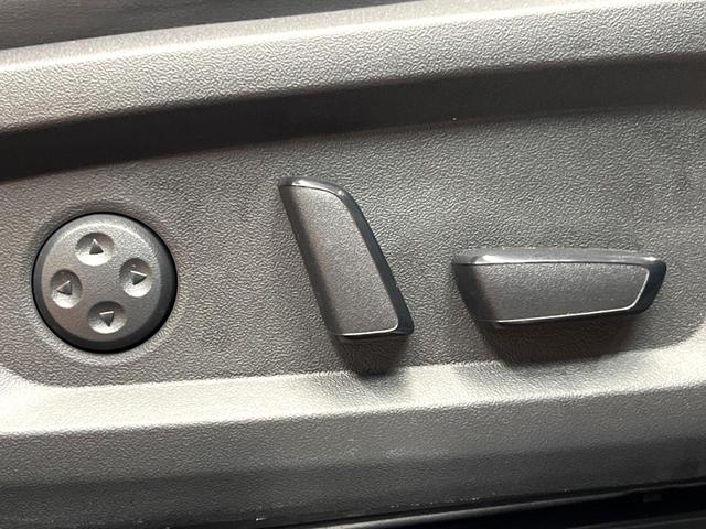 アウトランダーPHEV P 禁煙車 4WD 7人乗り 純正12型ナビ 全周囲カメラ マイパイロット ブラインドスポットモニター 電動リアゲート 黒革 全席シートヒーター メモリーシート LEDヘッド ステアリングヒーター ETC(39枚目)