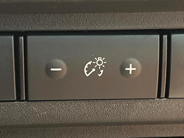 アウトランダーPHEV P 禁煙車 4WD 7人乗り 純正12型ナビ 全周囲カメラ マイパイロット ブラインドスポットモニター 電動リアゲート 黒革 全席シートヒーター メモリーシート LEDヘッド ステアリングヒーター ETC(42枚目)