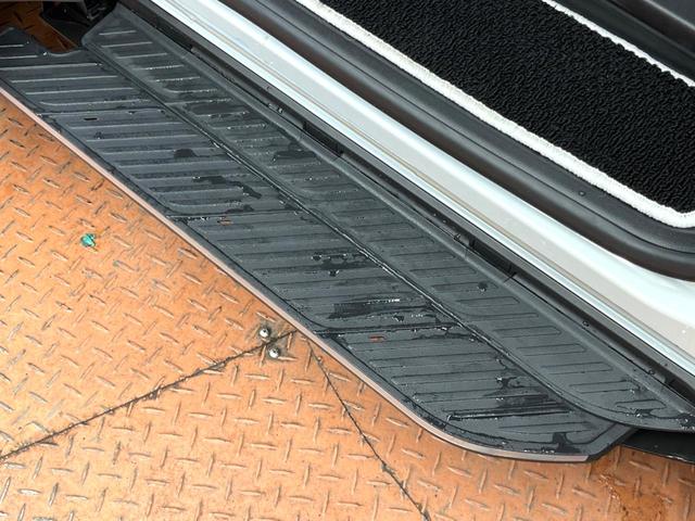 アルファード Ｚ　禁煙　ガラスルーフ　モデリスタエアロ　ユニバーサルステップ　フリップダウン　純正１４型ナビ　全周囲カメラ　ブラインドスポットモニター　電動リアゲート　レーダークルーズ　デジタルミラー　３眼ＬＥＤヘッド（4枚目）