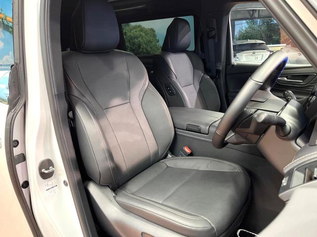 アルファード Ｚ　禁煙　ガラスルーフ　モデリスタエアロ　ユニバーサルステップ　フリップダウン　純正１４型ナビ　全周囲カメラ　ブラインドスポットモニター　電動リアゲート　レーダークルーズ　デジタルミラー　３眼ＬＥＤヘッド（12枚目）