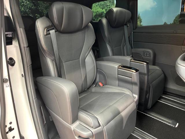 アルファード Ｚ　禁煙　ガラスルーフ　モデリスタエアロ　ユニバーサルステップ　フリップダウン　純正１４型ナビ　全周囲カメラ　ブラインドスポットモニター　電動リアゲート　レーダークルーズ　デジタルミラー　３眼ＬＥＤヘッド（13枚目）