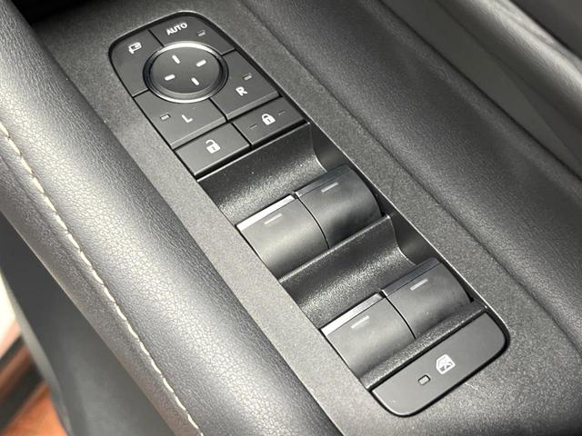 アルファード Ｚ　禁煙　ガラスルーフ　モデリスタエアロ　ユニバーサルステップ　フリップダウン　純正１４型ナビ　全周囲カメラ　ブラインドスポットモニター　電動リアゲート　レーダークルーズ　デジタルミラー　３眼ＬＥＤヘッド（34枚目）