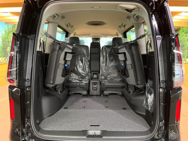 セレナ ｅ－パワー　ハイウェイスターＶ　登録済未使用車　純正１２型ナビ　全周囲カメラ　ブラインドスポットモニター　デジタルミラー　プロパイロット　両側電動ドア　ＬＥＤヘッド　純正１６アルミ　ＥＴＣ　クリアランスソナー　リアオートエアコン（14枚目）