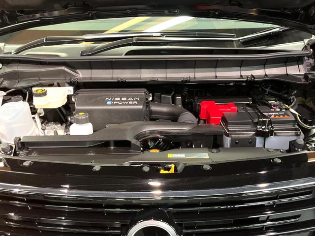 セレナ ｅ－パワー　ハイウェイスターＶ　登録済未使用車　純正１２型ナビ　全周囲カメラ　ブラインドスポットモニター　デジタルミラー　プロパイロット　両側電動ドア　ＬＥＤヘッド　純正１６アルミ　ＥＴＣ　クリアランスソナー　リアオートエアコン（19枚目）