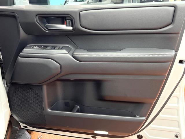 ランドクルーザー250 VX 禁煙 サンルーフ 純正12型ナビ 全周囲カメラ ブラインドスポットモニター レーダークルーズ デジタルミラー 電動リアゲート 黒革 シートベンチレーション LEDヘッド 純正18アルミ ETC(31枚目)