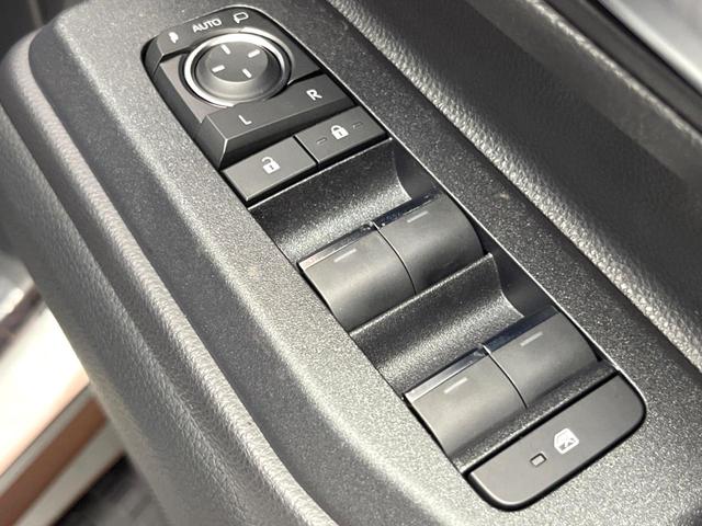 ランドクルーザー250 VX 禁煙 サンルーフ 純正12型ナビ 全周囲カメラ ブラインドスポットモニター レーダークルーズ デジタルミラー 電動リアゲート 黒革 シートベンチレーション LEDヘッド 純正18アルミ ETC(32枚目)