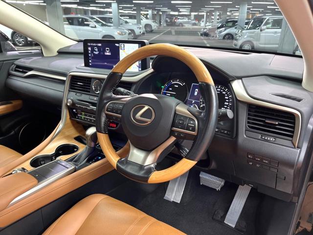 ＲＸ ＲＸ４５０ｈ　バージョンＬ　禁煙　モデリスタエアロ　パノラマルーフ　純正１２型ナビ　全周囲カメラ　レーダークルーズ　電動リアゲート　三眼ＬＥＤヘッド　オートハイビーム　茶革　シートベンチレーション　純正２０アルミ　ＥＴＣ（21枚目）