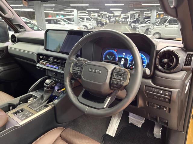 ランドクルーザー250 ZXファーストエディション 禁煙 サンルーフ JBLサウンド 丸目LEDヘッド 純正12型ナビ 全周囲カメラ デジタルミラー ブラインドスポットモニター 茶革 メモリーシート シートベンチレーション デフロック 純正18アルミ(22枚目)