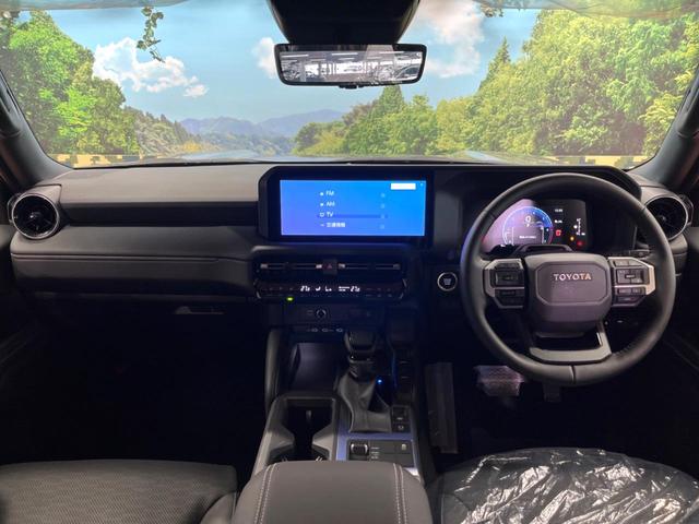 ランドクルーザー２５０ ＶＸ　登録済未使用車　７人乗　サンルーフ　純正１２型ディスプレイオーディオ　全周囲カメラ　デジタルミラー　丸目ＬＥＤヘッド＆フォグ　純正１８インチアルミ　本革　ベンチレーション　ステアリングヒーター　ＥＴＣ（2枚目）