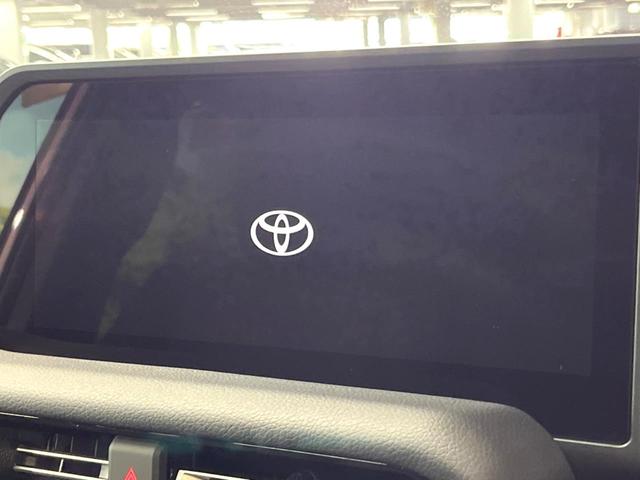 ランドクルーザー２５０ ＶＸ　登録済未使用車　７人乗　サンルーフ　純正１２型ディスプレイオーディオ　全周囲カメラ　デジタルミラー　丸目ＬＥＤヘッド＆フォグ　純正１８インチアルミ　本革　ベンチレーション　ステアリングヒーター　ＥＴＣ（4枚目）
