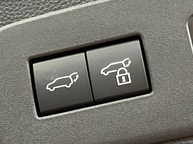 ランドクルーザー２５０ ＶＸ　登録済未使用車　７人乗　サンルーフ　純正１２型ディスプレイオーディオ　全周囲カメラ　デジタルミラー　丸目ＬＥＤヘッド＆フォグ　純正１８インチアルミ　本革　ベンチレーション　ステアリングヒーター　ＥＴＣ（9枚目）