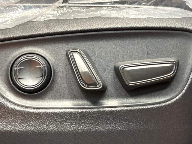 ランドクルーザー２５０ ＶＸ　登録済未使用車　７人乗　サンルーフ　純正１２型ディスプレイオーディオ　全周囲カメラ　デジタルミラー　丸目ＬＥＤヘッド＆フォグ　純正１８インチアルミ　本革　ベンチレーション　ステアリングヒーター　ＥＴＣ（10枚目）