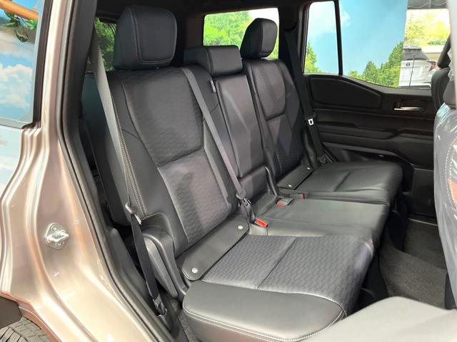 ランドクルーザー２５０ ＶＸ　登録済未使用車　７人乗　サンルーフ　純正１２型ディスプレイオーディオ　全周囲カメラ　デジタルミラー　丸目ＬＥＤヘッド＆フォグ　純正１８インチアルミ　本革　ベンチレーション　ステアリングヒーター　ＥＴＣ（13枚目）