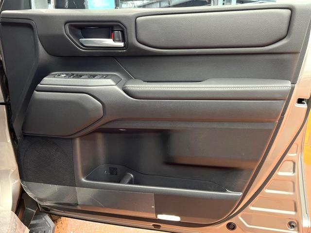 ランドクルーザー２５０ ＶＸ　登録済未使用車　７人乗　サンルーフ　純正１２型ディスプレイオーディオ　全周囲カメラ　デジタルミラー　丸目ＬＥＤヘッド＆フォグ　純正１８インチアルミ　本革　ベンチレーション　ステアリングヒーター　ＥＴＣ（32枚目）