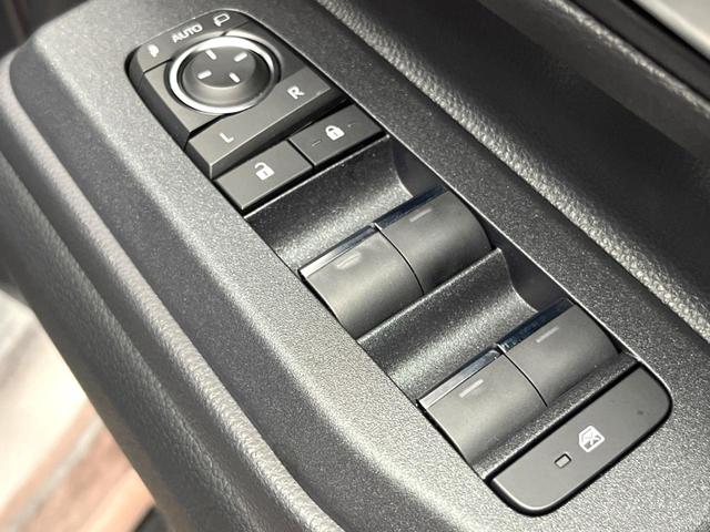 ランドクルーザー２５０ ＶＸ　登録済未使用車　７人乗　サンルーフ　純正１２型ディスプレイオーディオ　全周囲カメラ　デジタルミラー　丸目ＬＥＤヘッド＆フォグ　純正１８インチアルミ　本革　ベンチレーション　ステアリングヒーター　ＥＴＣ（33枚目）