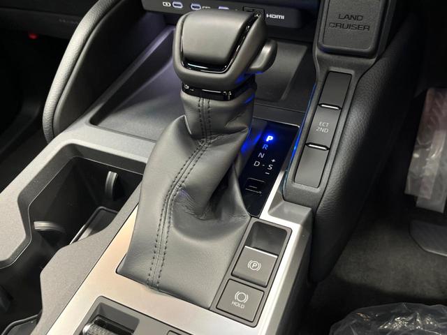 ランドクルーザー２５０ ＶＸ　登録済未使用車　７人乗　サンルーフ　純正１２型ディスプレイオーディオ　全周囲カメラ　デジタルミラー　丸目ＬＥＤヘッド＆フォグ　純正１８インチアルミ　本革　ベンチレーション　ステアリングヒーター　ＥＴＣ（53枚目）
