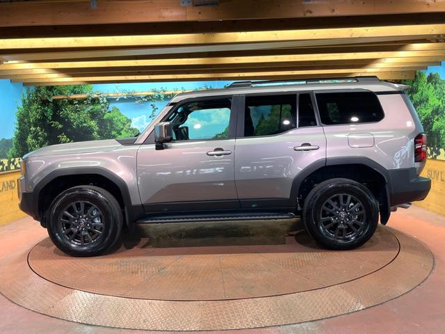 ランドクルーザー２５０ ＶＸ　登録済未使用車　７人乗　サンルーフ　純正１２型ディスプレイオーディオ　全周囲カメラ　デジタルミラー　丸目ＬＥＤヘッド＆フォグ　純正１８インチアルミ　本革　ベンチレーション　ステアリングヒーター　ＥＴＣ（57枚目）