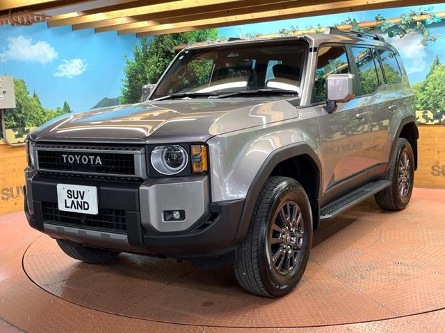 ランドクルーザー２５０ ＶＸ　登録済未使用車　７人乗　サンルーフ　純正１２型ディスプレイオーディオ　全周囲カメラ　デジタルミラー　丸目ＬＥＤヘッド＆フォグ　純正１８インチアルミ　本革　ベンチレーション　ステアリングヒーター　ＥＴＣ（58枚目）