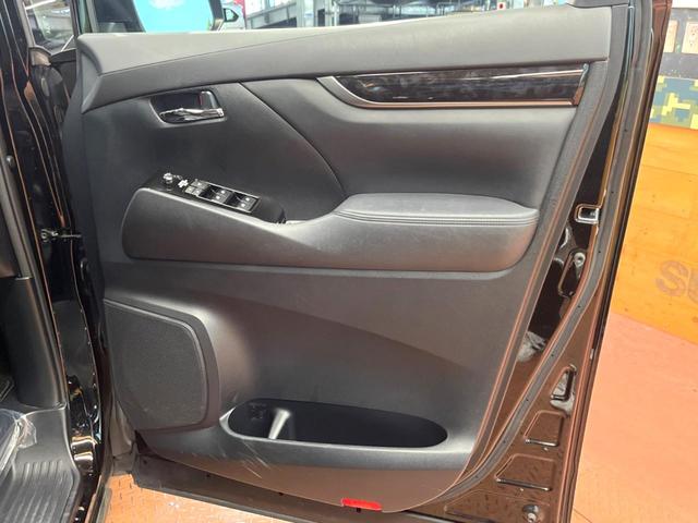 アルファード 2.5S 禁煙車 サンルーフ 9型ナビフルセグ 両側パワスラ 衝突軽減装置 レーダークルーズ オートハイビーム クリアランスソナー DVDキッド レーンキープ バックカメラ LEDヘッド&フォグ ETC(27枚目)