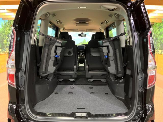 セレナ e-パワー ハイウェイスターV 両側電動ドア 純正SDナビ 後席モニター 全周囲カメラ 衝突被害軽減システム 100V電源 レーダークルーズ コーナーセンサー スマートキー LEDヘッド ビルトインETC 車線逸脱警報(14枚目)