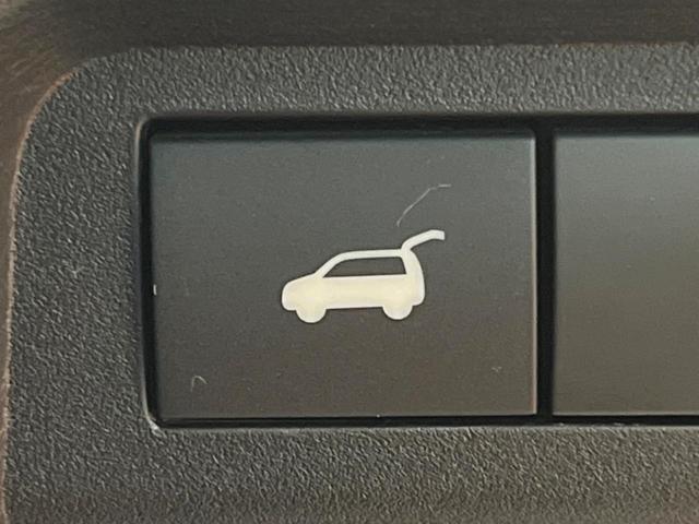 アウトランダーPHEV P 4WD 禁煙 BOSEサウンド 純正9型ナビ 全周囲カメラ ブラインドスポットモニター マイパイロット 電動リアゲート 黒革 メモリーシート シートヒーター LEDヘッド 純正20アルミ ETC(8枚目)