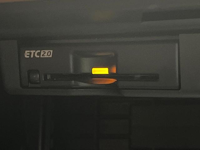 アウトランダーPHEV P 4WD 禁煙 BOSEサウンド 純正9型ナビ 全周囲カメラ ブラインドスポットモニター マイパイロット 電動リアゲート 黒革 メモリーシート シートヒーター LEDヘッド 純正20アルミ ETC(9枚目)