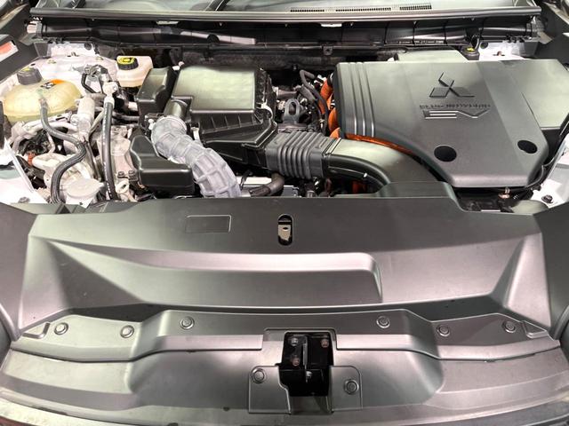 アウトランダーPHEV P 4WD 禁煙 BOSEサウンド 純正9型ナビ 全周囲カメラ ブラインドスポットモニター マイパイロット 電動リアゲート 黒革 メモリーシート シートヒーター LEDヘッド 純正20アルミ ETC(19枚目)