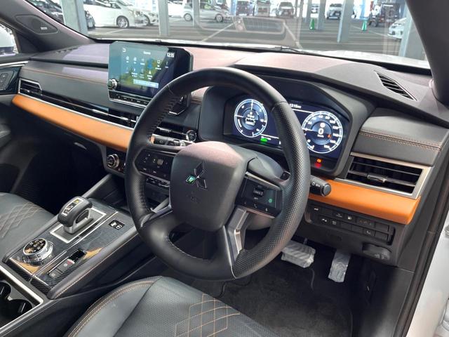 アウトランダーPHEV P 4WD 禁煙 BOSEサウンド 純正9型ナビ 全周囲カメラ ブラインドスポットモニター マイパイロット 電動リアゲート 黒革 メモリーシート シートヒーター LEDヘッド 純正20アルミ ETC(22枚目)