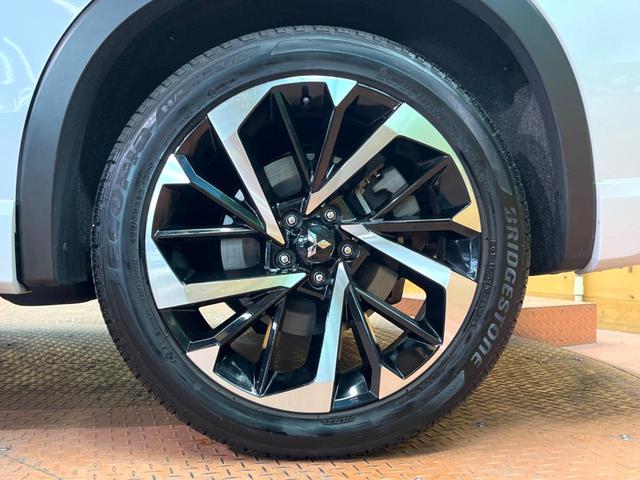 アウトランダーPHEV P 4WD 禁煙 BOSEサウンド 純正9型ナビ 全周囲カメラ ブラインドスポットモニター マイパイロット 電動リアゲート 黒革 メモリーシート シートヒーター LEDヘッド 純正20アルミ ETC(32枚目)