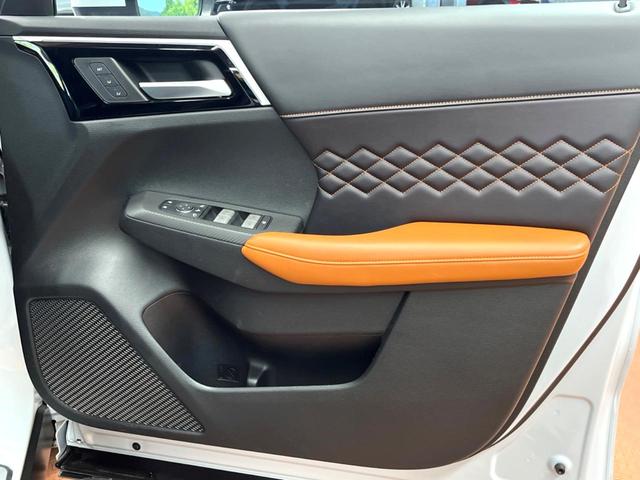 アウトランダーPHEV P 4WD 禁煙 BOSEサウンド 純正9型ナビ 全周囲カメラ ブラインドスポットモニター マイパイロット 電動リアゲート 黒革 メモリーシート シートヒーター LEDヘッド 純正20アルミ ETC(35枚目)