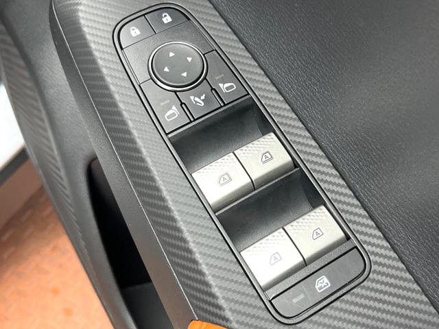 アウトランダーPHEV P 4WD 禁煙 BOSEサウンド 純正9型ナビ 全周囲カメラ ブラインドスポットモニター マイパイロット 電動リアゲート 黒革 メモリーシート シートヒーター LEDヘッド 純正20アルミ ETC(37枚目)