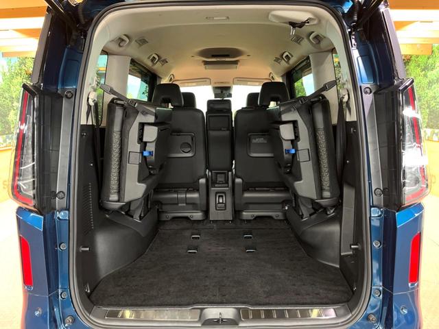 セレナ ｅ－パワー　ハイウェイスターＶ　両側電動ドア　後席モニター　全周囲カメラ　衝突軽減装置　レーダークルーズ　禁煙車　コーナーセンサー　デジタルミラー　ブラインドスポットモニター　車線逸脱警報（13枚目）