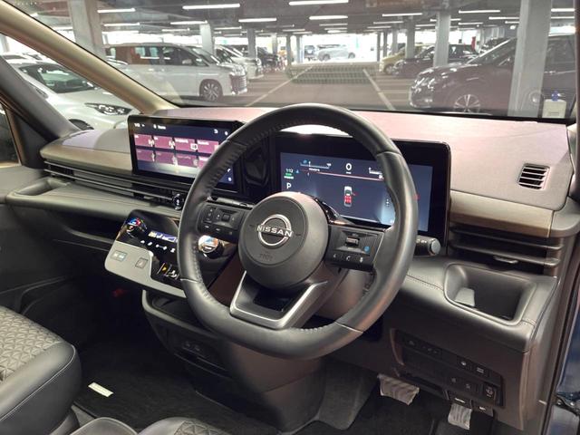 セレナ ｅ－パワー　ハイウェイスターＶ　両側電動ドア　後席モニター　全周囲カメラ　衝突軽減装置　レーダークルーズ　禁煙車　コーナーセンサー　デジタルミラー　ブラインドスポットモニター　車線逸脱警報（21枚目）