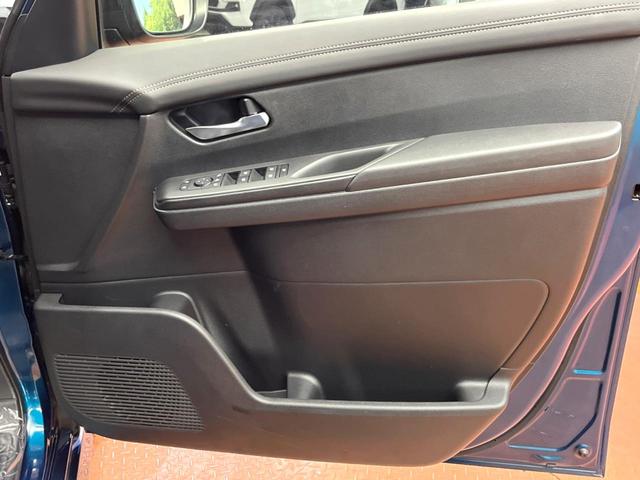 セレナ ｅ－パワー　ハイウェイスターＶ　両側電動ドア　後席モニター　全周囲カメラ　衝突軽減装置　レーダークルーズ　禁煙車　コーナーセンサー　デジタルミラー　ブラインドスポットモニター　車線逸脱警報（31枚目）