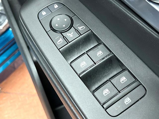 セレナ ｅ－パワー　ハイウェイスターＶ　両側電動ドア　後席モニター　全周囲カメラ　衝突軽減装置　レーダークルーズ　禁煙車　コーナーセンサー　デジタルミラー　ブラインドスポットモニター　車線逸脱警報（32枚目）