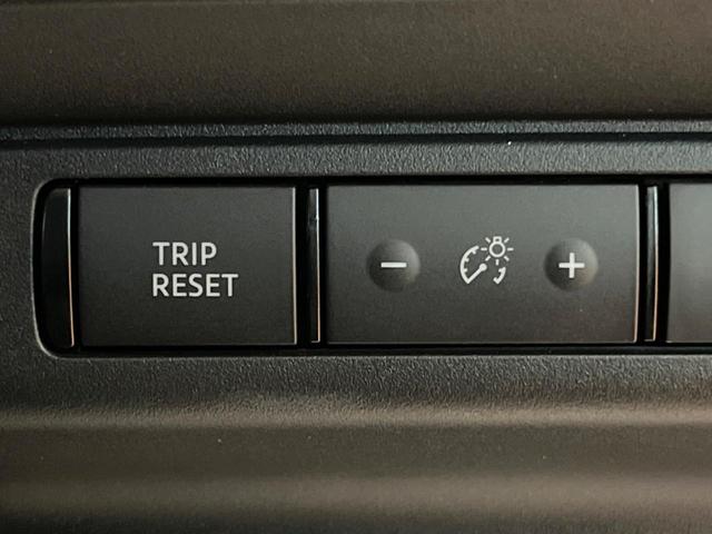 セレナ ｅ－パワー　ハイウェイスターＶ　両側電動ドア　後席モニター　全周囲カメラ　衝突軽減装置　レーダークルーズ　禁煙車　コーナーセンサー　デジタルミラー　ブラインドスポットモニター　車線逸脱警報（34枚目）