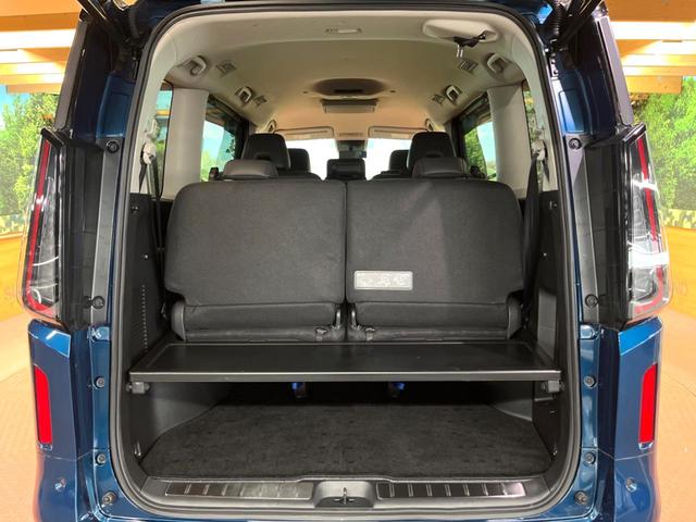 セレナ ｅ－パワー　ハイウェイスターＶ　両側電動ドア　後席モニター　全周囲カメラ　衝突軽減装置　レーダークルーズ　禁煙車　コーナーセンサー　デジタルミラー　ブラインドスポットモニター　車線逸脱警報（56枚目）