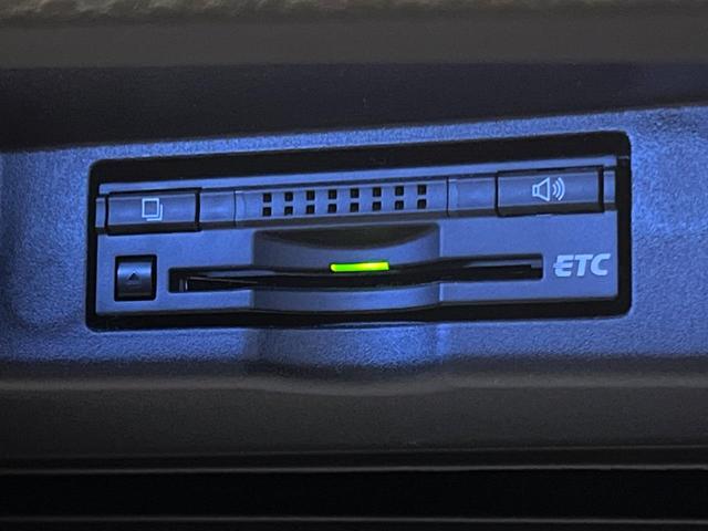 ハリアー プレミアム 純正9型ナビ バックカメラ クルコン 電動リアゲート シーケンシャルLEDヘッド オートハイビーム ハーフレザーシート パワーシート 純正18アルミ ETC アイドリングストップ 横滑り防止装置(8枚目)