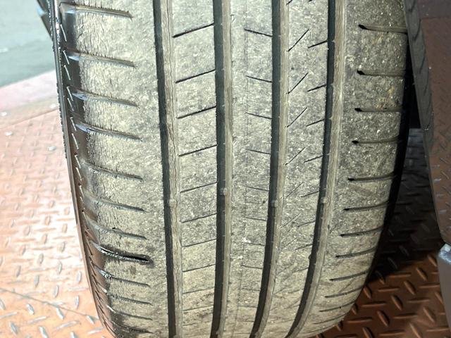 ハリアー プレミアム 純正9型ナビ バックカメラ クルコン 電動リアゲート シーケンシャルLEDヘッド オートハイビーム ハーフレザーシート パワーシート 純正18アルミ ETC アイドリングストップ 横滑り防止装置(27枚目)