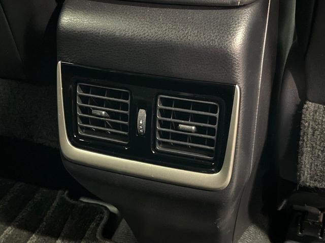 ハリアー プレミアム 純正9型ナビ バックカメラ クルコン 電動リアゲート シーケンシャルLEDヘッド オートハイビーム ハーフレザーシート パワーシート 純正18アルミ ETC アイドリングストップ 横滑り防止装置(54枚目)