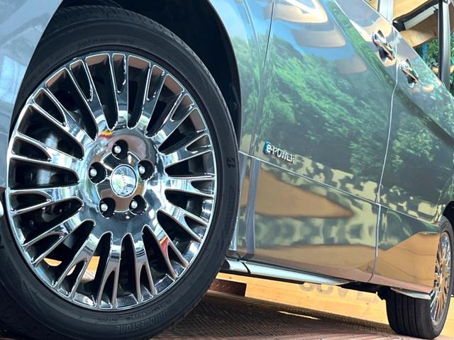 セレナ ｅ－パワー　オーテック　スポーツスペック　禁煙　ＢＩＧ－Ｘ１１型ナビ　全周囲カメラ　デジタルミラー　後方車両検知　プロパイロット　両側電動ドア　ＬＥＤヘッド　オートライト　クリアランスソナー　専用１７アルミ　ＥＴＣ　リアオートエアコン（16枚目）